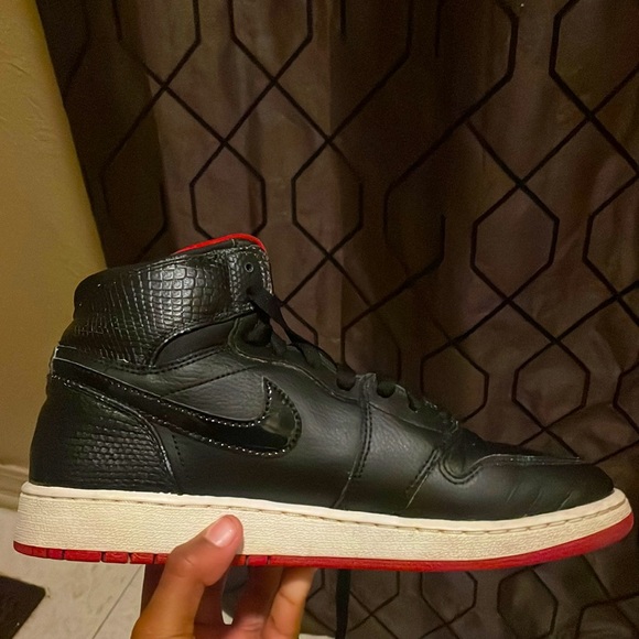 Black and red 1s - Picture 1 of 5